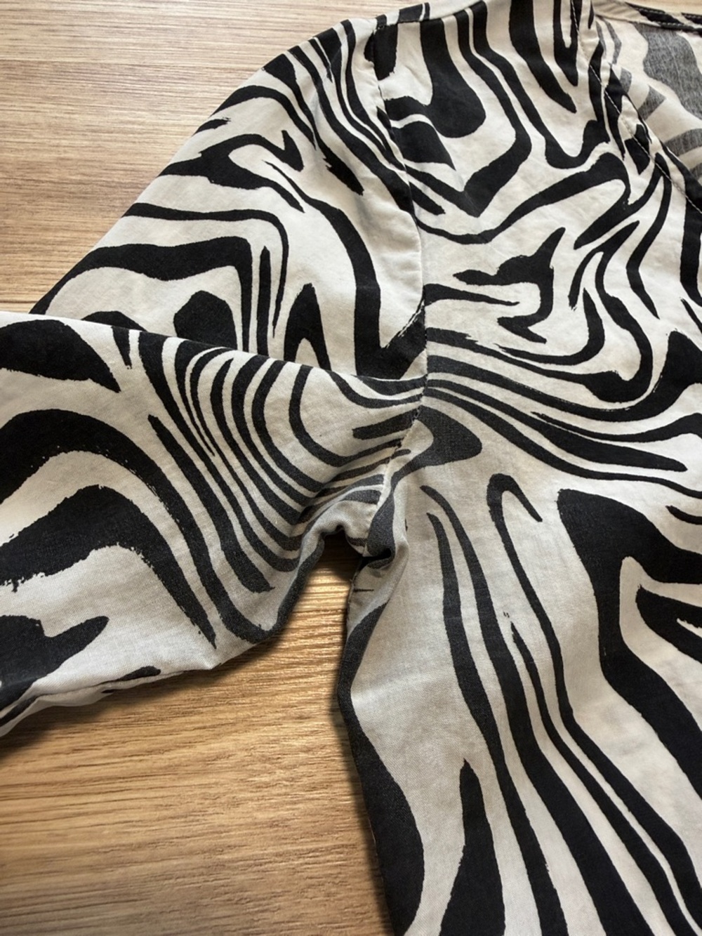 *READ-FLAWS* Paloma Wool Lera Psychedelic Zebra Black & White Swirl Crop Top - Picture 9 of 15